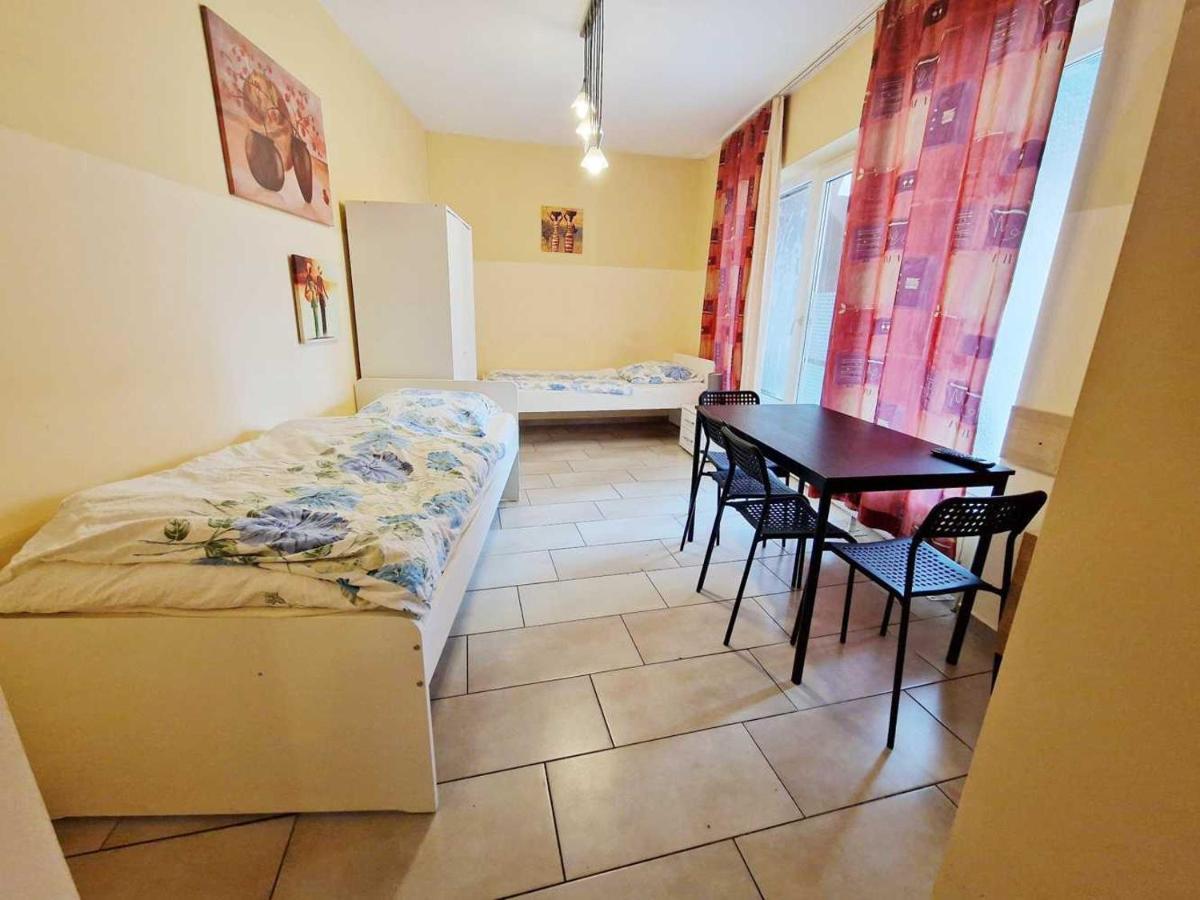 Cozy Apartments In Muelheim Colonia Esterno foto